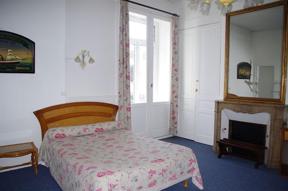Hotel De La Paix Лимож Екстериор снимка